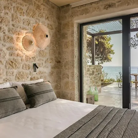 By The Sea 度假居 *