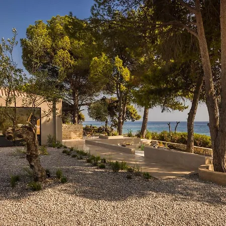 By The Sea * 卡德哈米利