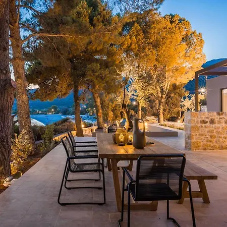 By The Sea * Kardamíli