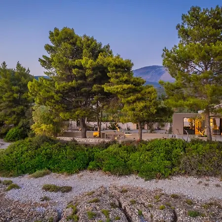 By The Sea 度假居