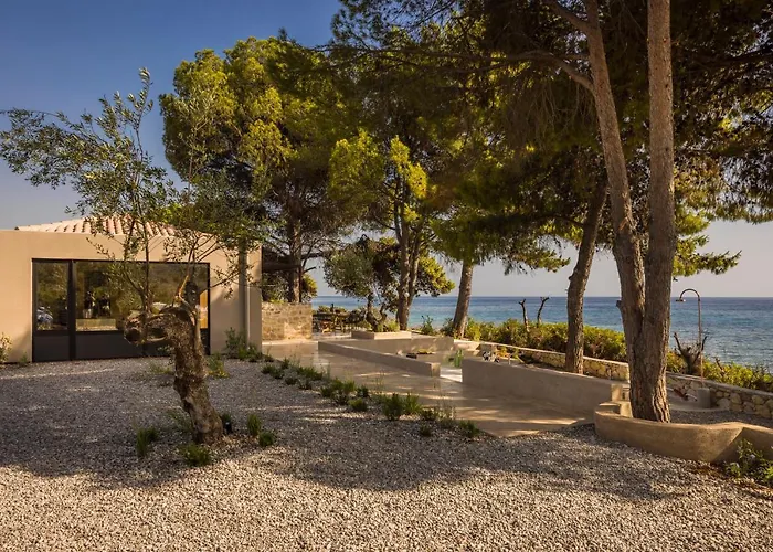 By The Sea * Kardhamili