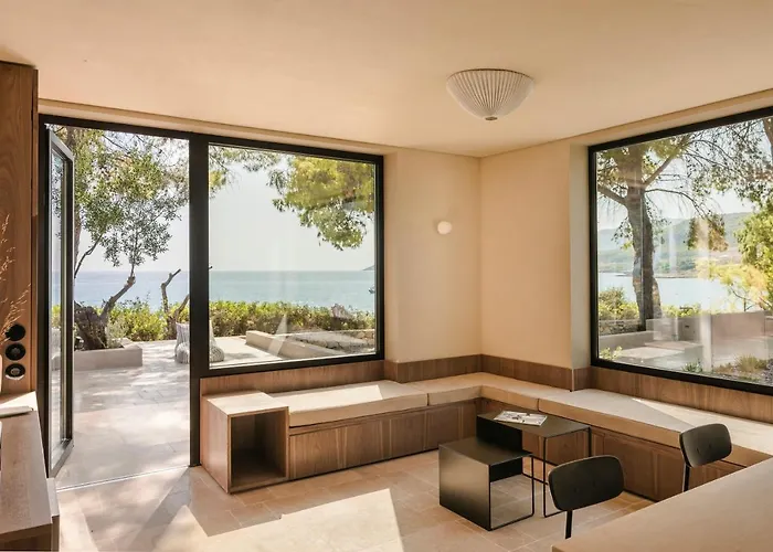 By The Sea * Kardhamili