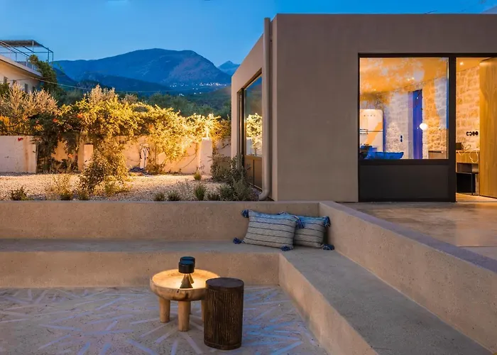 By The Sea * Kardhamili