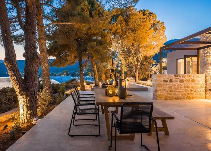 By The Sea * Kardhamili